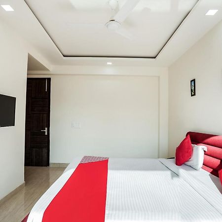 גורגאון Oyo 65118 Hotel Vatika מראה חיצוני תמונה