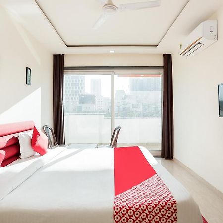 גורגאון Oyo 65118 Hotel Vatika מראה חיצוני תמונה