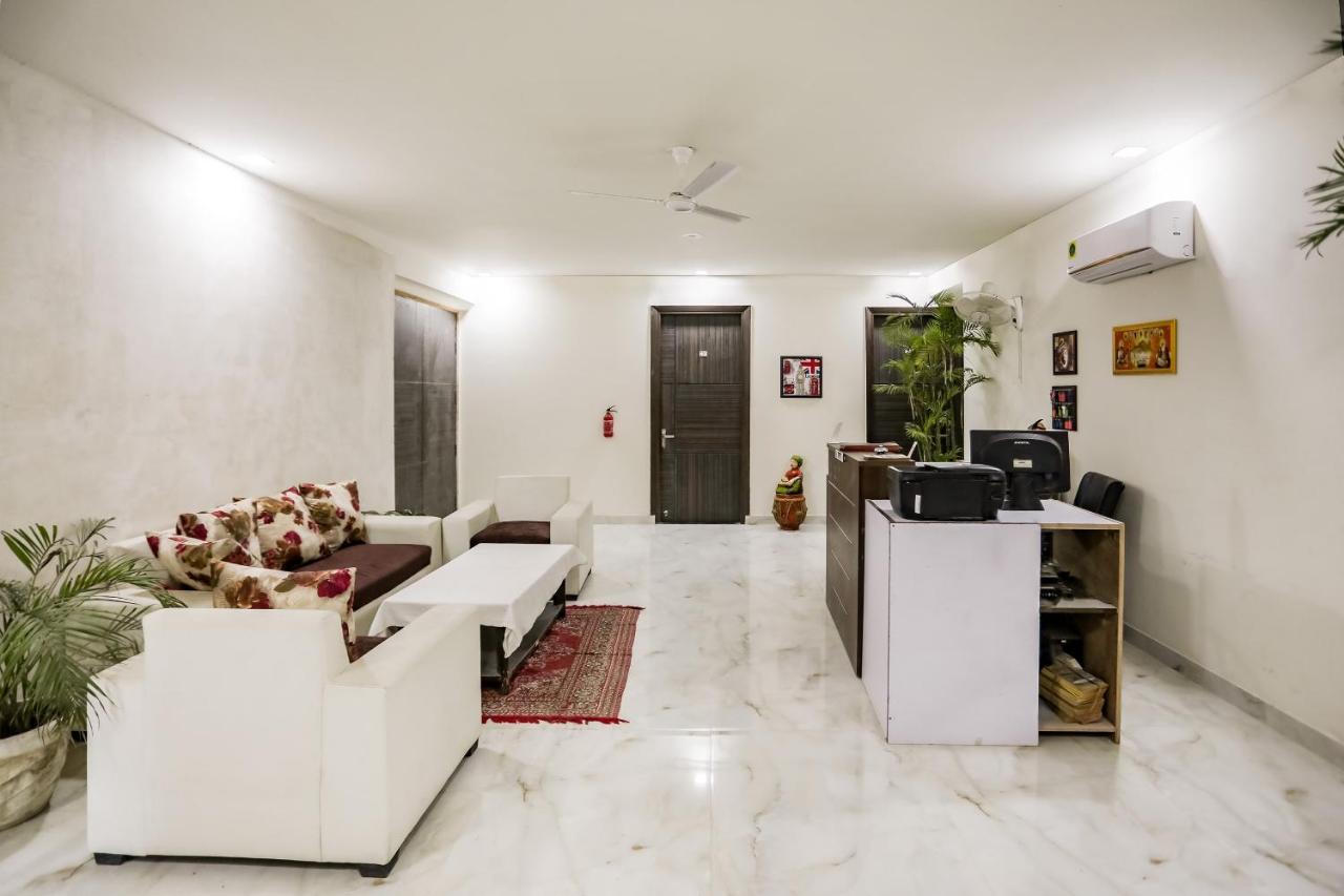 גורגאון Oyo 65118 Hotel Vatika מראה חיצוני תמונה