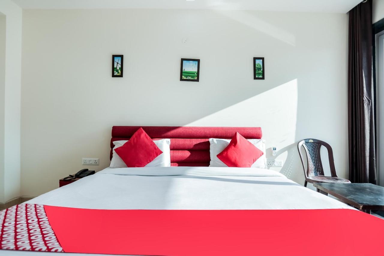 גורגאון Oyo 65118 Hotel Vatika מראה חיצוני תמונה