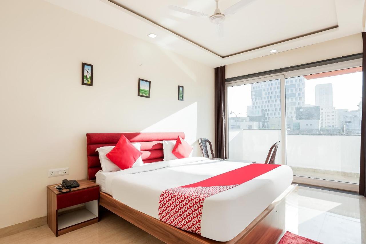 גורגאון Oyo 65118 Hotel Vatika מראה חיצוני תמונה